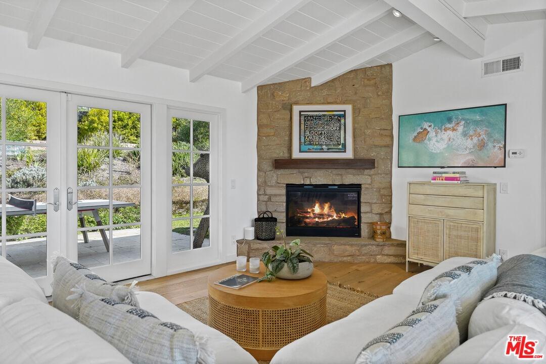 Living room w/ fireplace off o