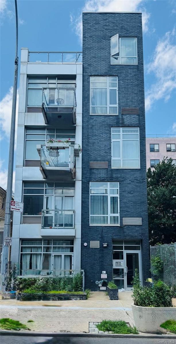 View of apartment building / complex