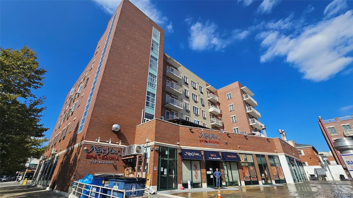 View of apartment building / complex