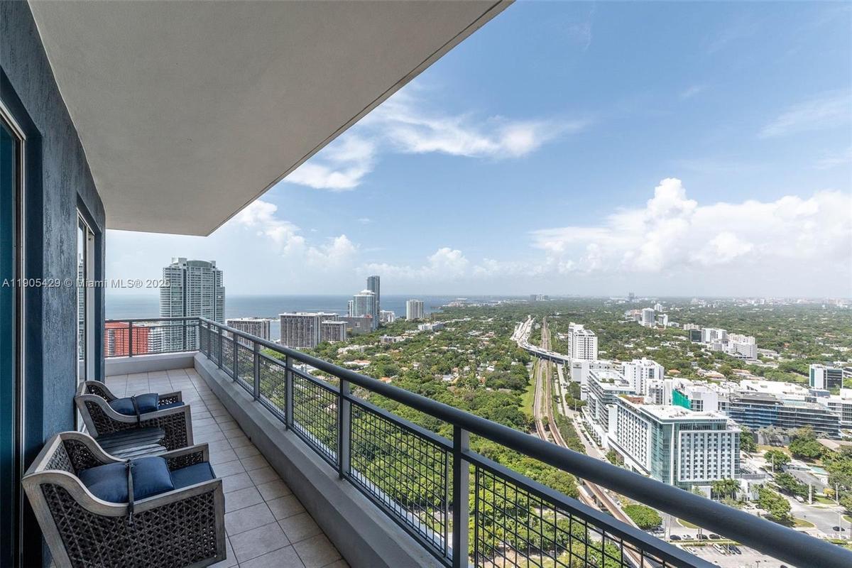Miami wow ! The Infimity building. Wonderful feel inside this unique 2 bedroom beauty.