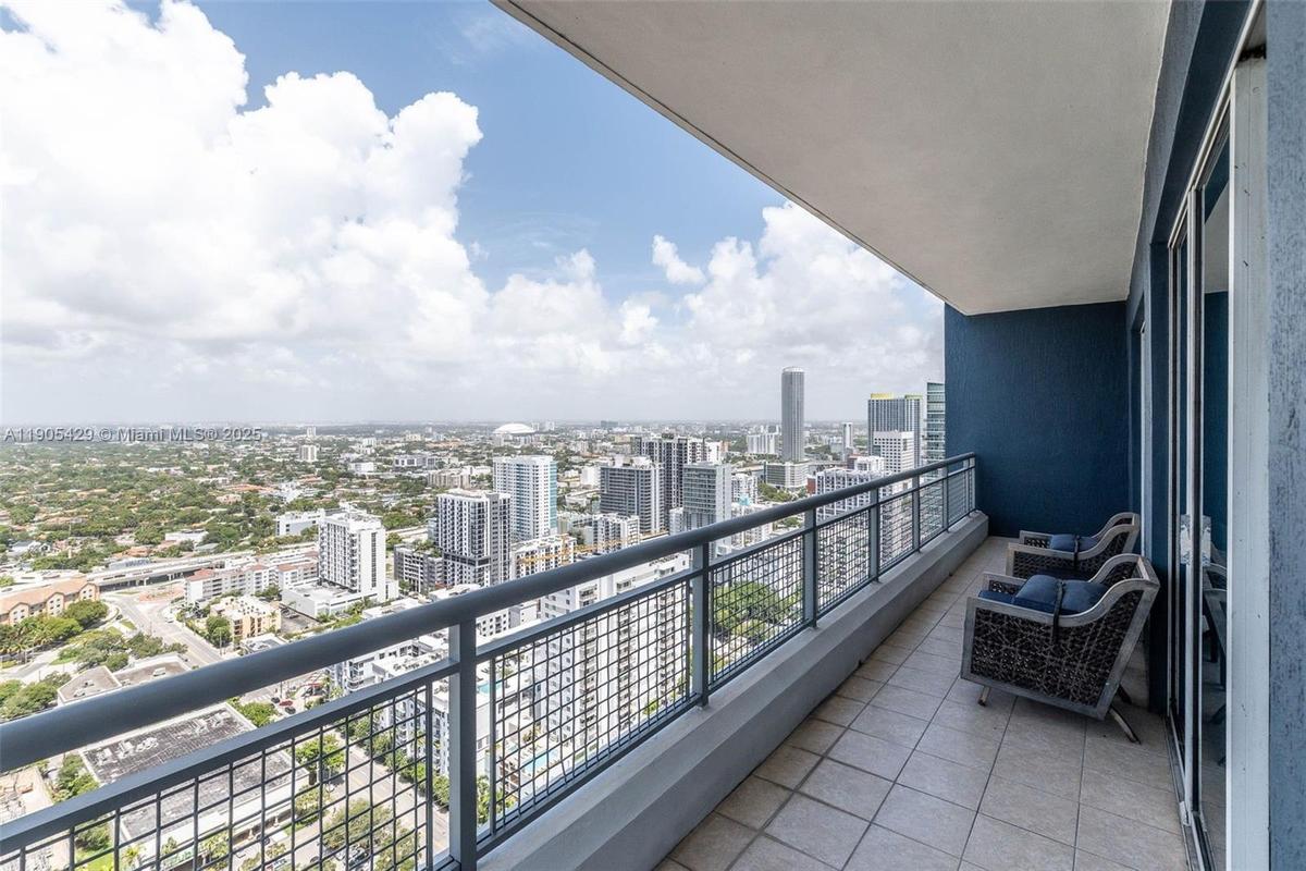 Located in a desirable part of Brickell. Close to so many attractions.