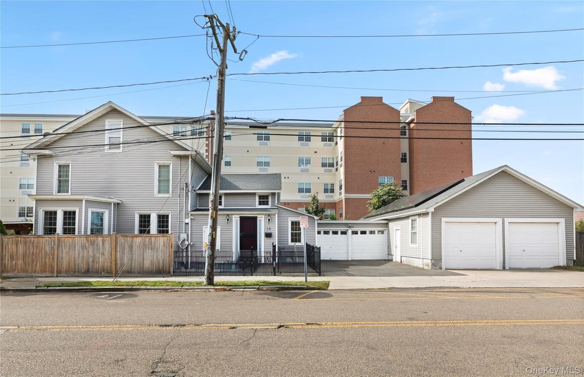View of front facade featuring a fenced front yard and an outdoor structure