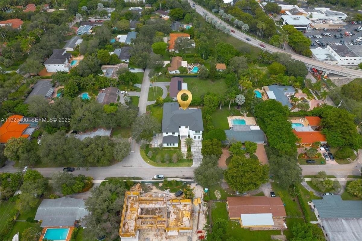 Corner lot, North Pinecrest