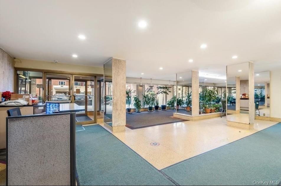 Community lobby with recessed lighting