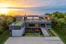 470 Lloyds Ln, Mattituck