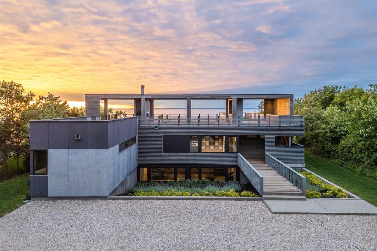 470 Lloyds Ln, Mattituck