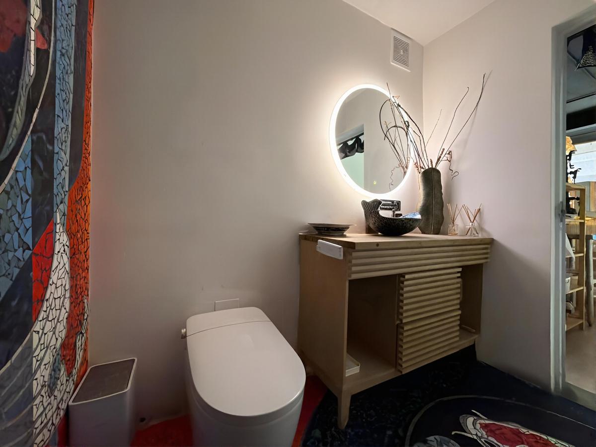 Guest Restroom