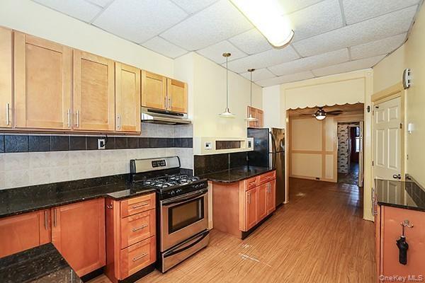 1R, kitchen