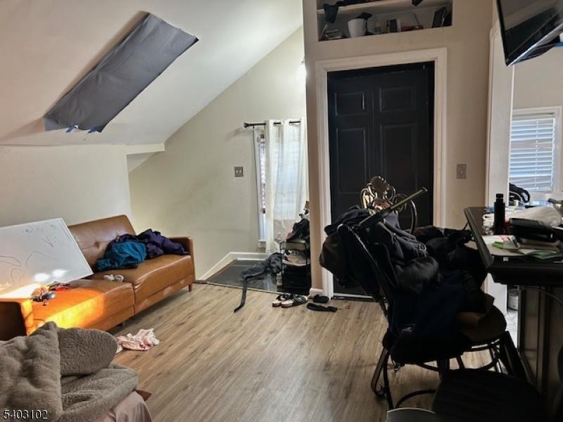 LR in 3rd fl