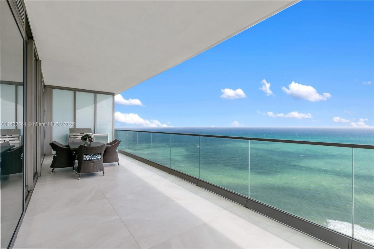 Breathtaking intracoastal views