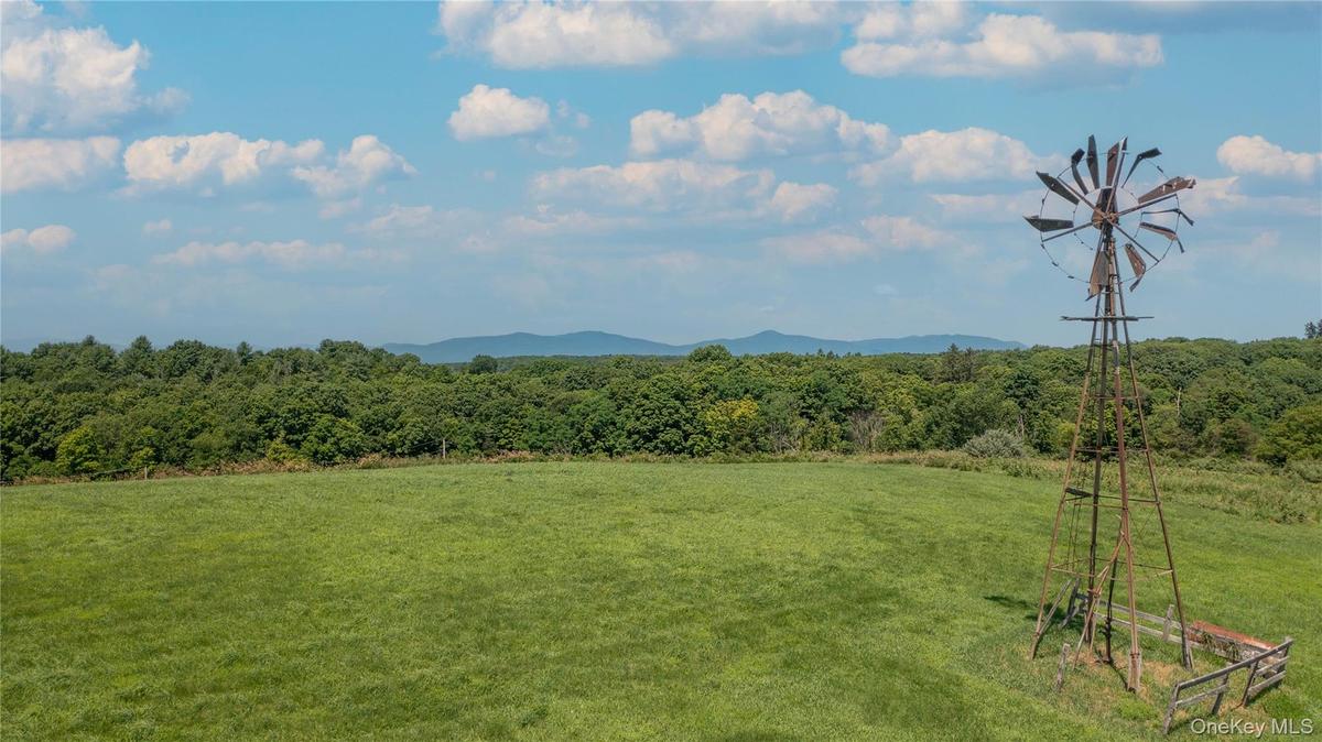 Expansive plateau is central to the parcel and the highest elevation