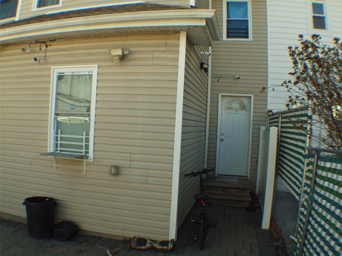 Entrance to property with fence