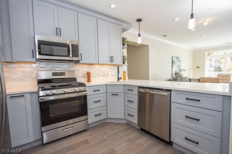 OPEN KITCHEN LAYOUT