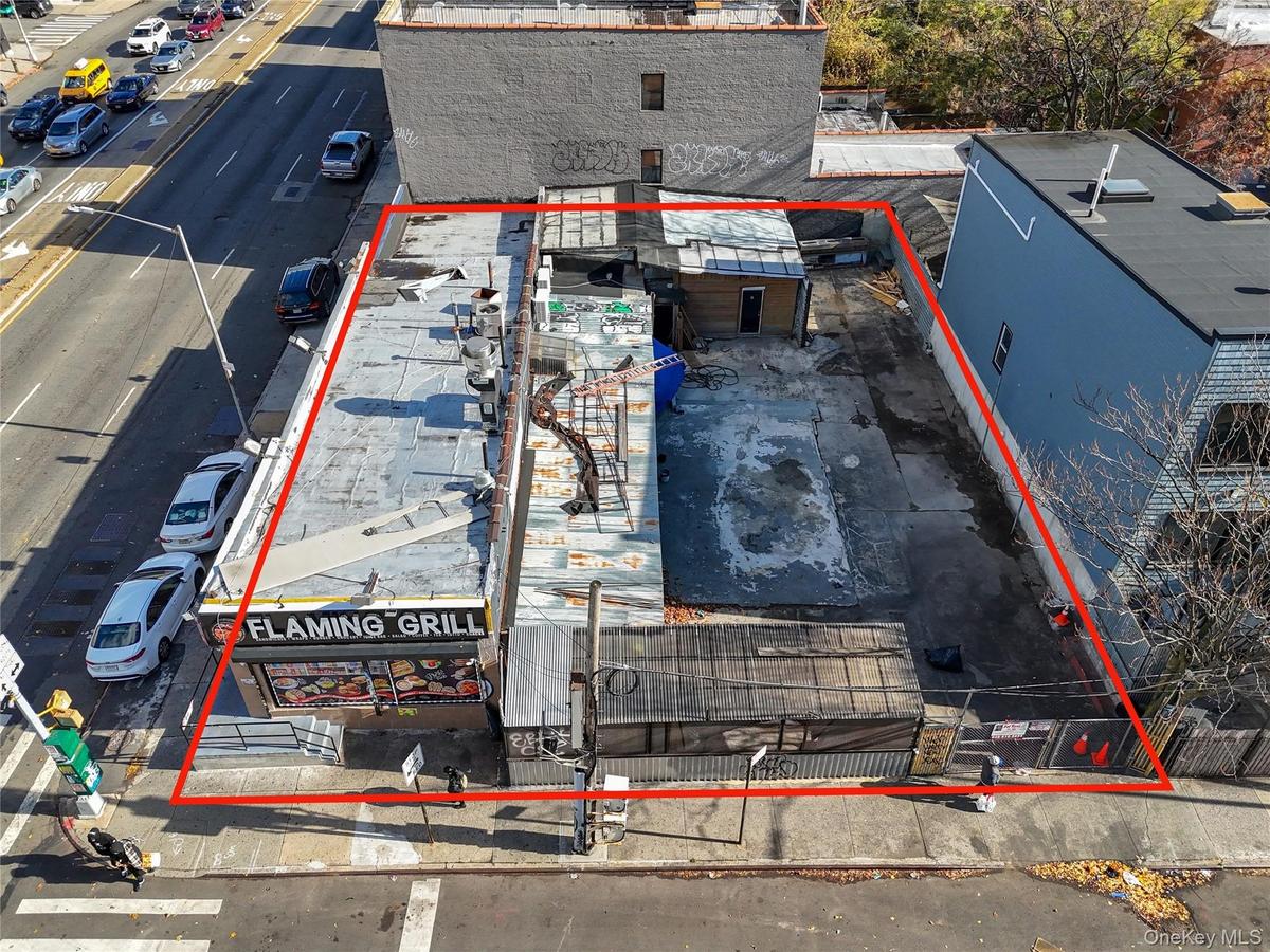 Aerial view of property and surrounding area featuring property parcel outlined