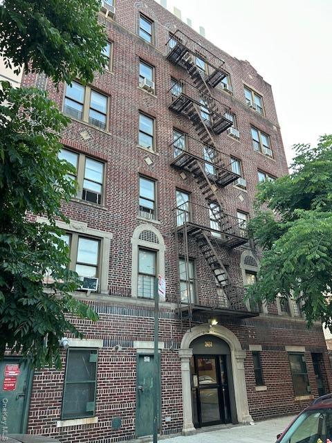 View of apartment building / complex