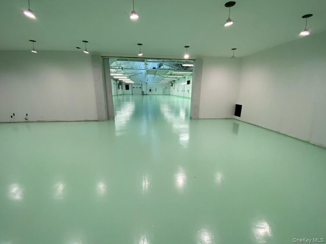 Finished showroom transitioning directly to warehouse floor.Front-facing presentation space with seamless operational connectivity.