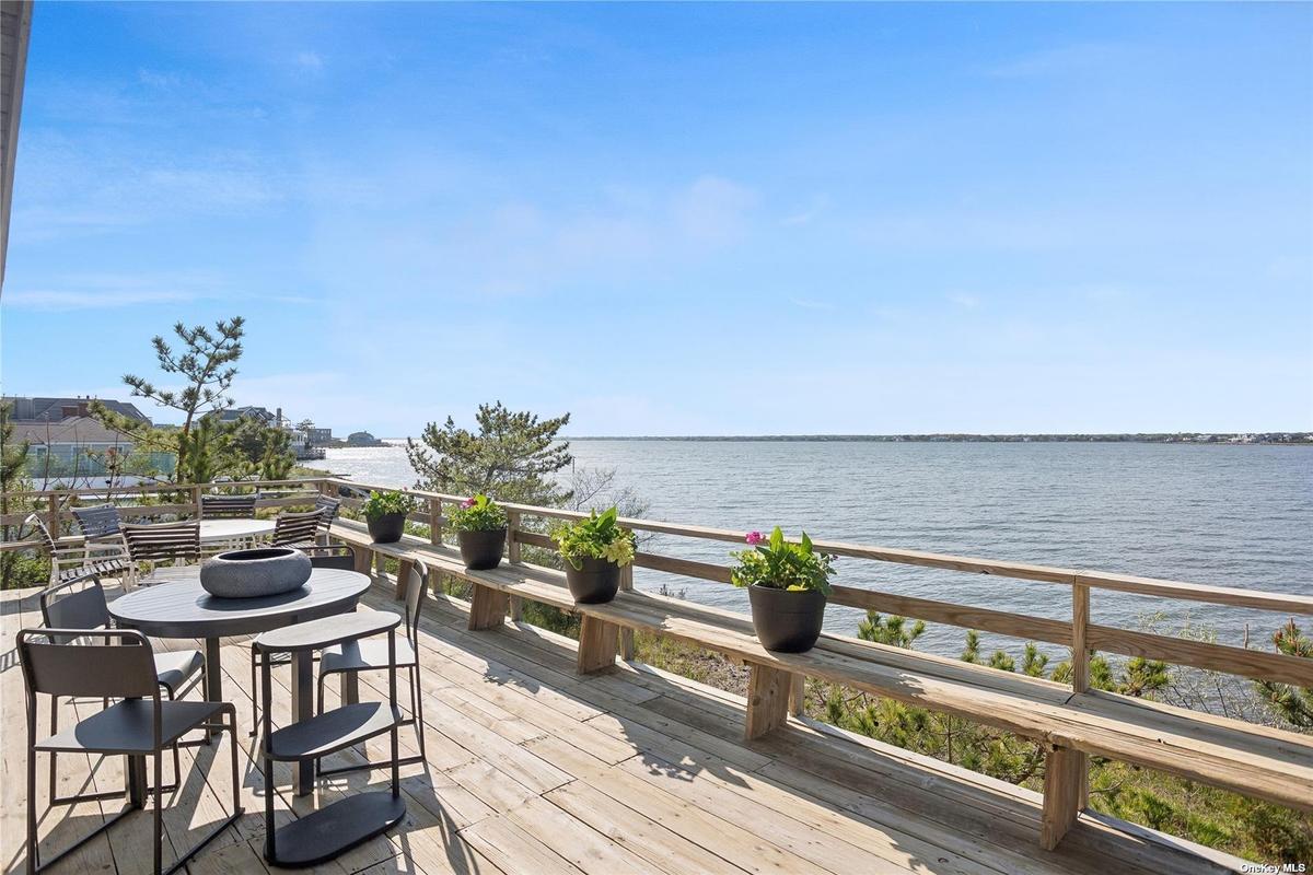 wrap around decks ample seating