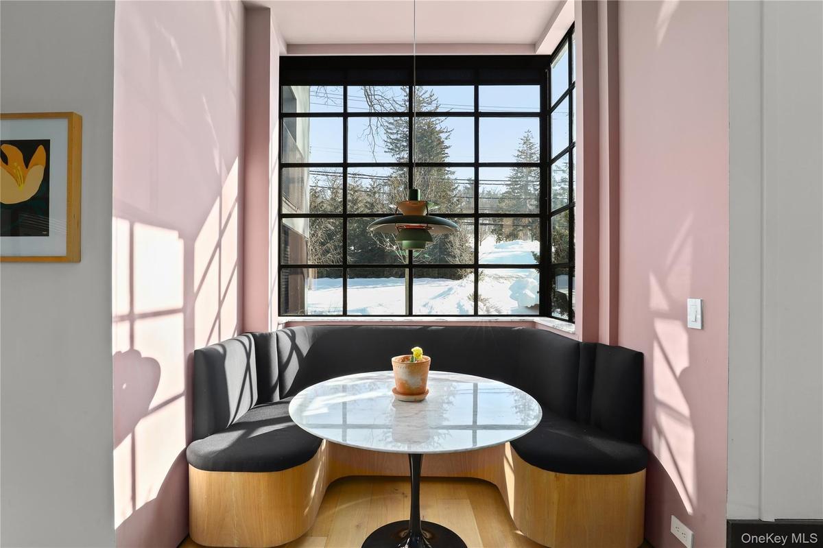 Breakfast Nook – Sunlit nook with custom banquette and designer lighting.