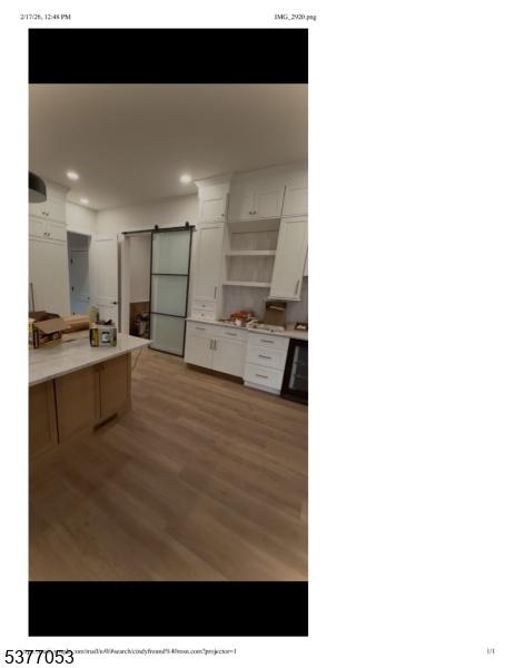 A glimpse-comparable kitchen