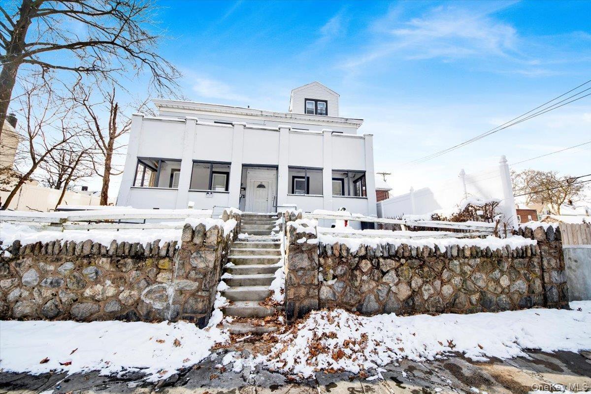 View of front of property featuring a fenced front yard and stucco siding