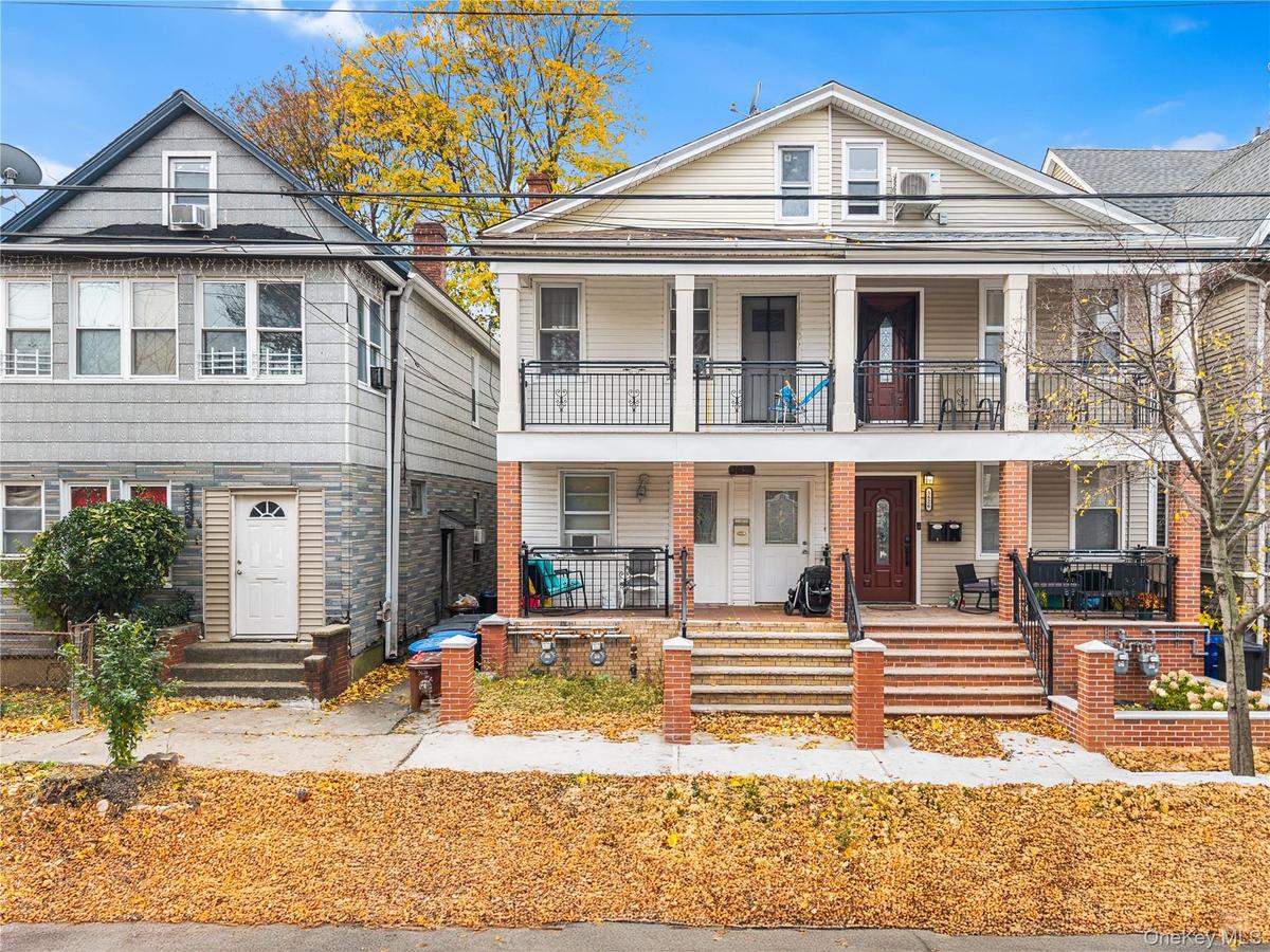View of front of home featuring a porch