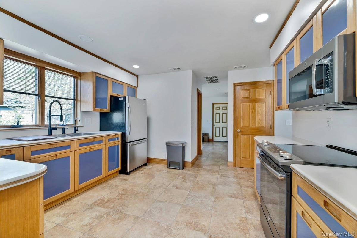 Eat in Kitchen - Photo 2