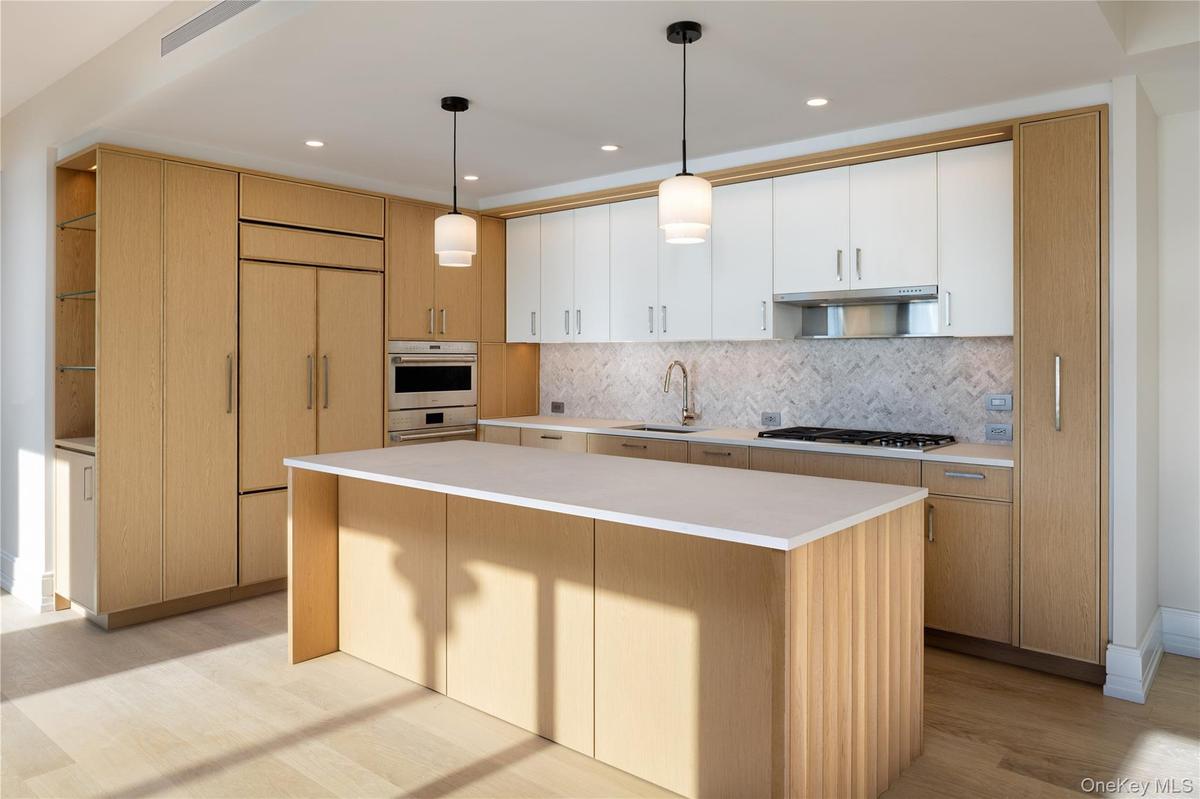 Kitchen shown is for illustrative purposes only. Views, and configuration may vary by residence