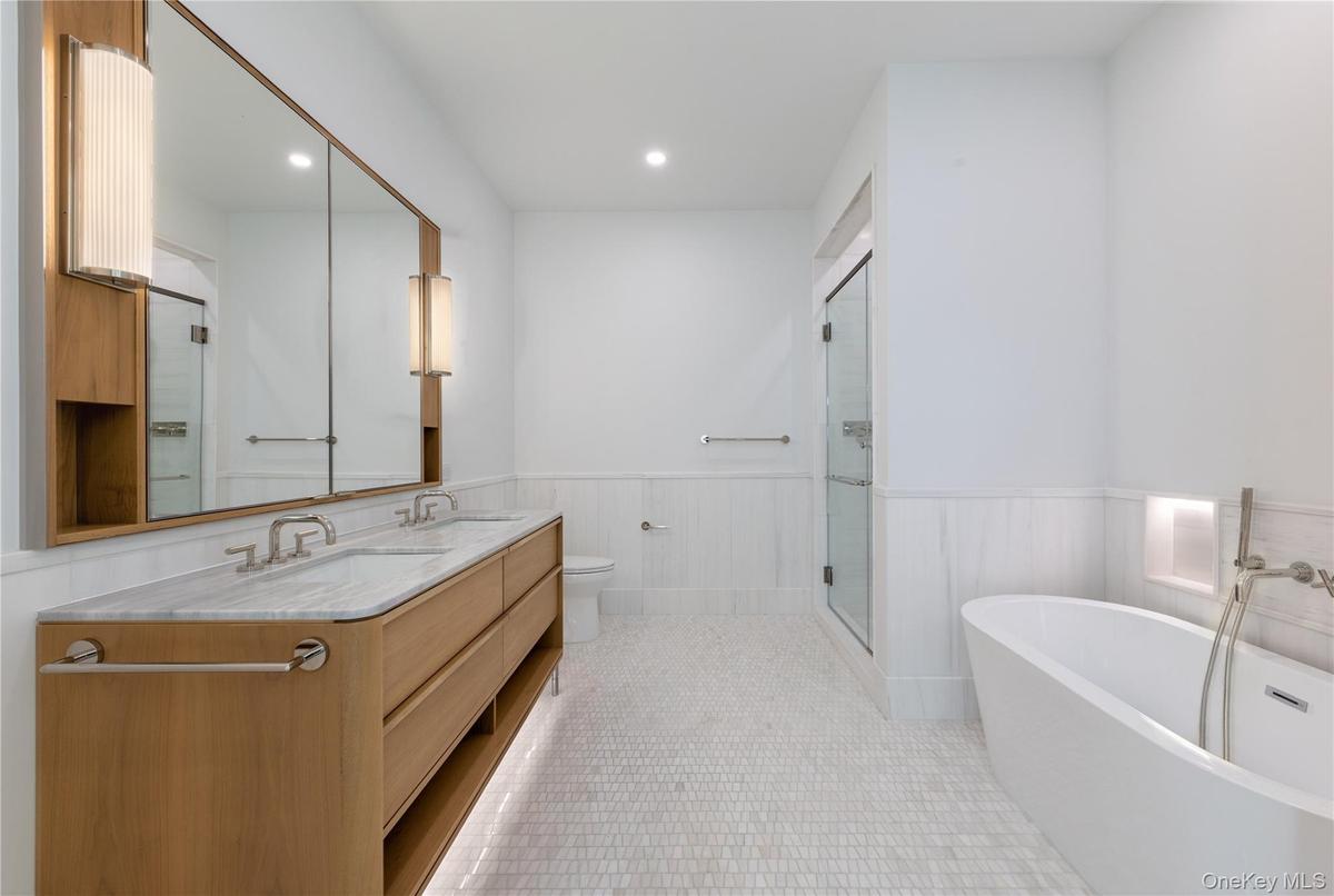 Bathroom shown is for illustrative purposes only. Configuration may vary by residence.