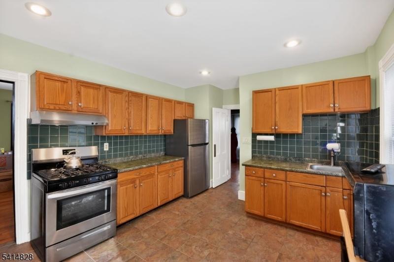 Eat in kitchen continued