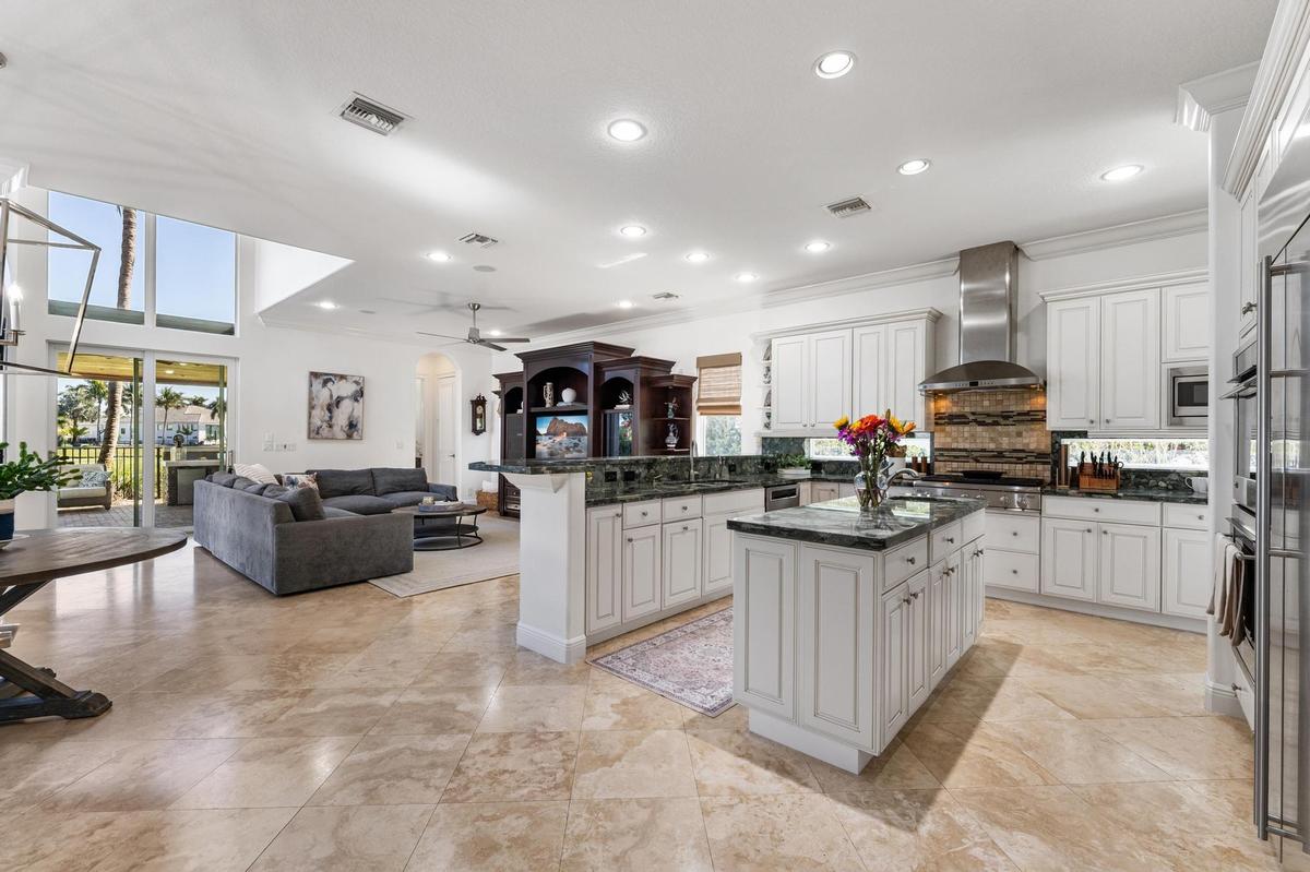 Very Large Kitchen with Ample storage