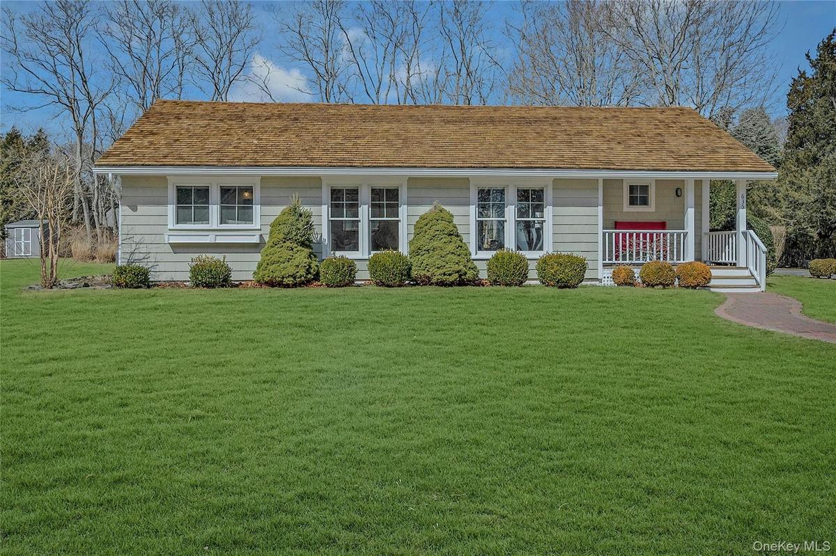 View of front of property featuring a front lawn and a porch