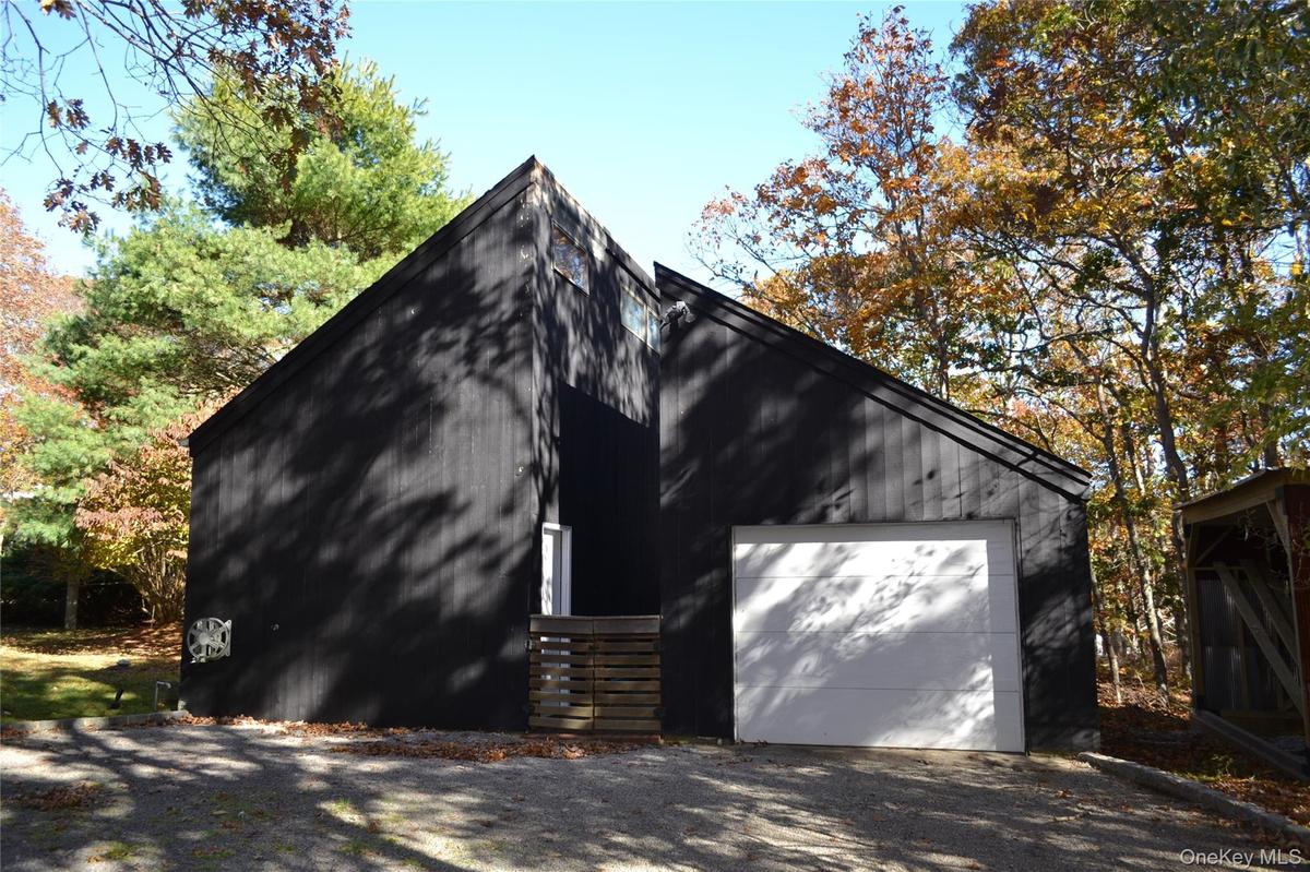Detached garage with driveway