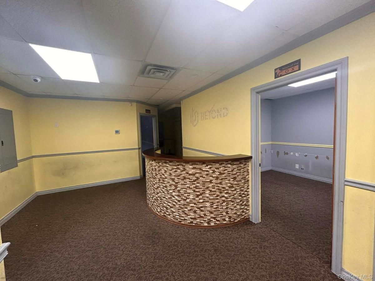 Reception area with a paneled ceiling and electric panel