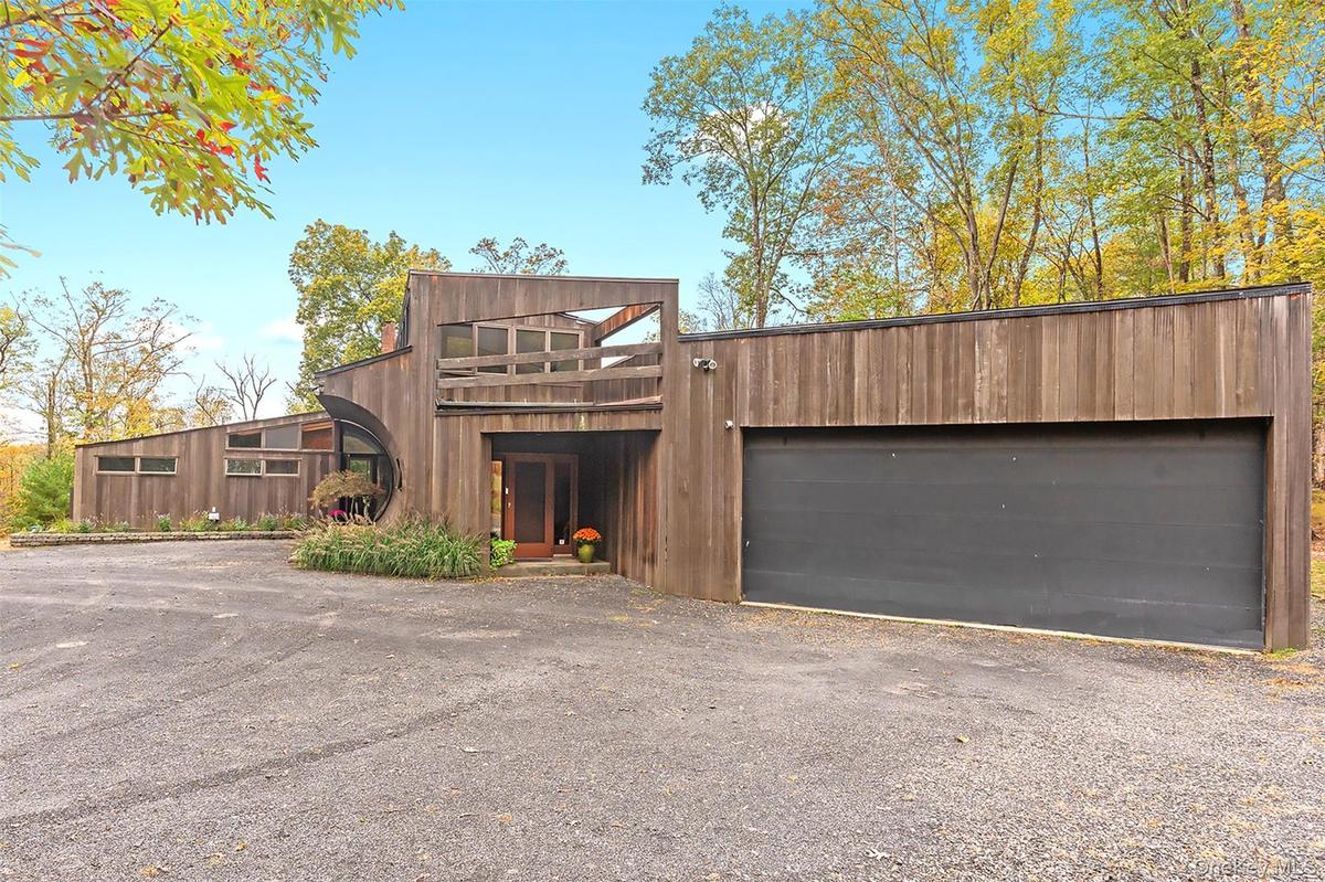 View of front of home featuring a garage