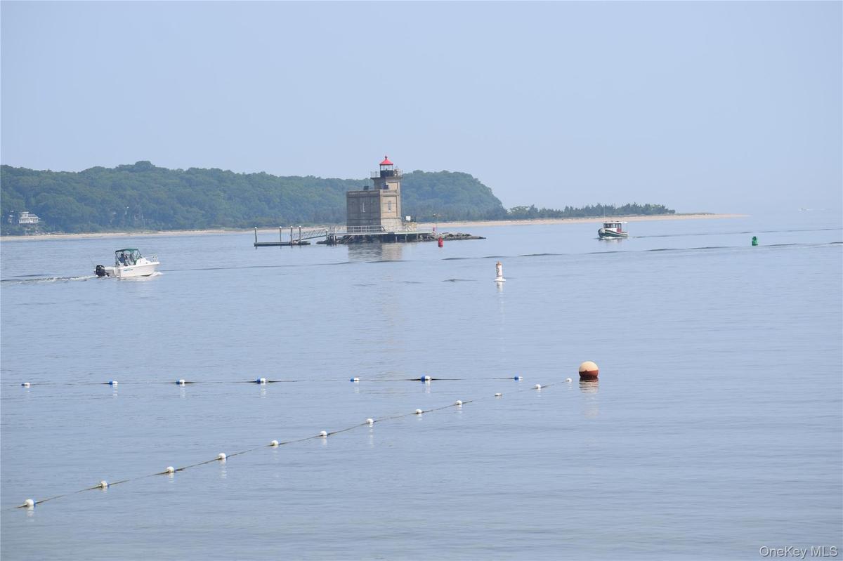 Huntington Lighthouse A Kayak Ride Away!