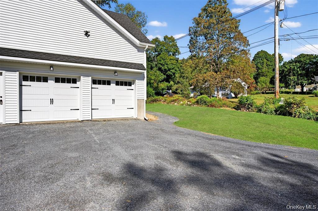Representative model of recent build shown. Features, finishes, elevations and available options may be customized through the builder and are subject