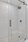 Guest bedroom 1 en-suite bath