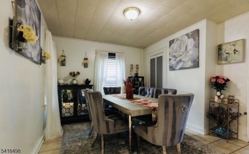 Formal dinning room