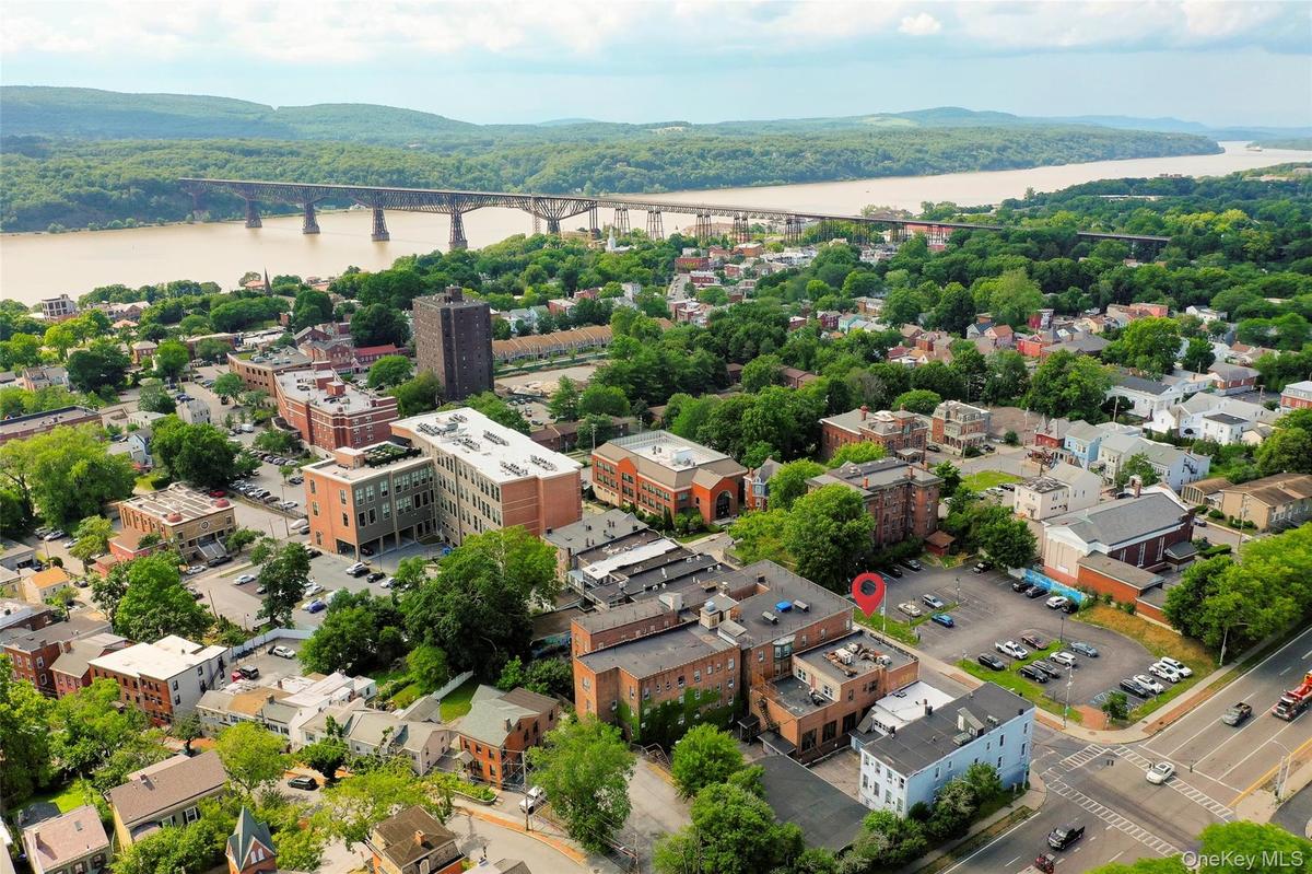 214 Main Street offers a prime downtown location just 0.5 miles from the Poughkeepsie train station and two blocks from the county courthouse, positio