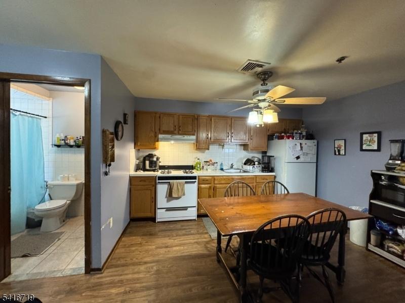 Kitchen/Bathroom