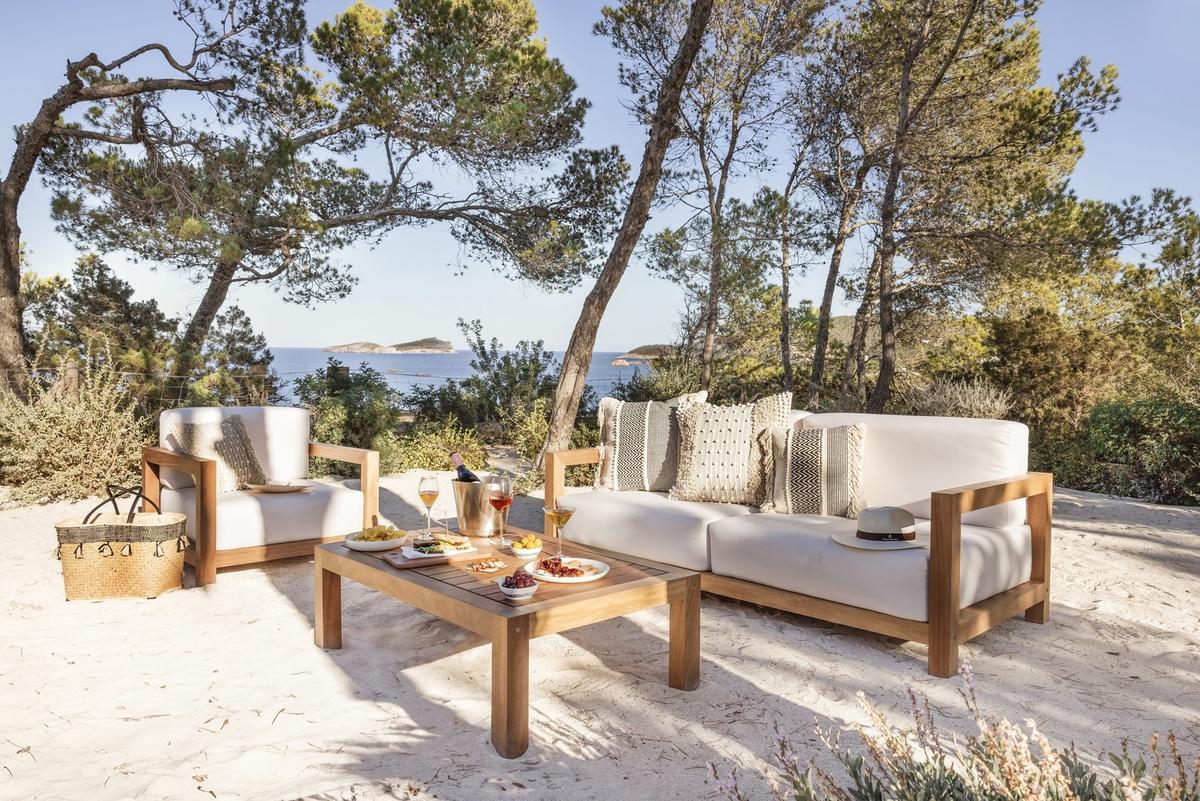 Villa Sands to rent in Ibiza - Outdoor Lounge Area