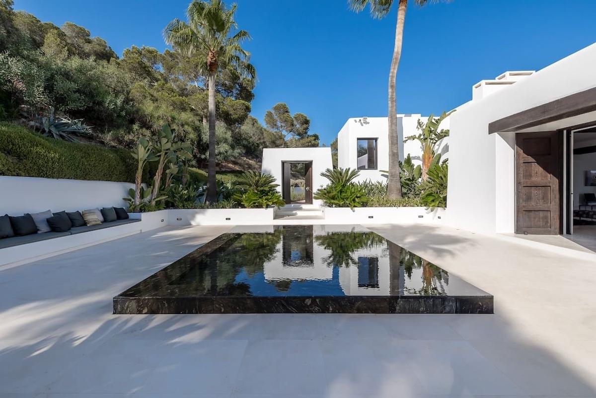Villa Can Elara to rent in Ibiza - Outdoor Lounge Area