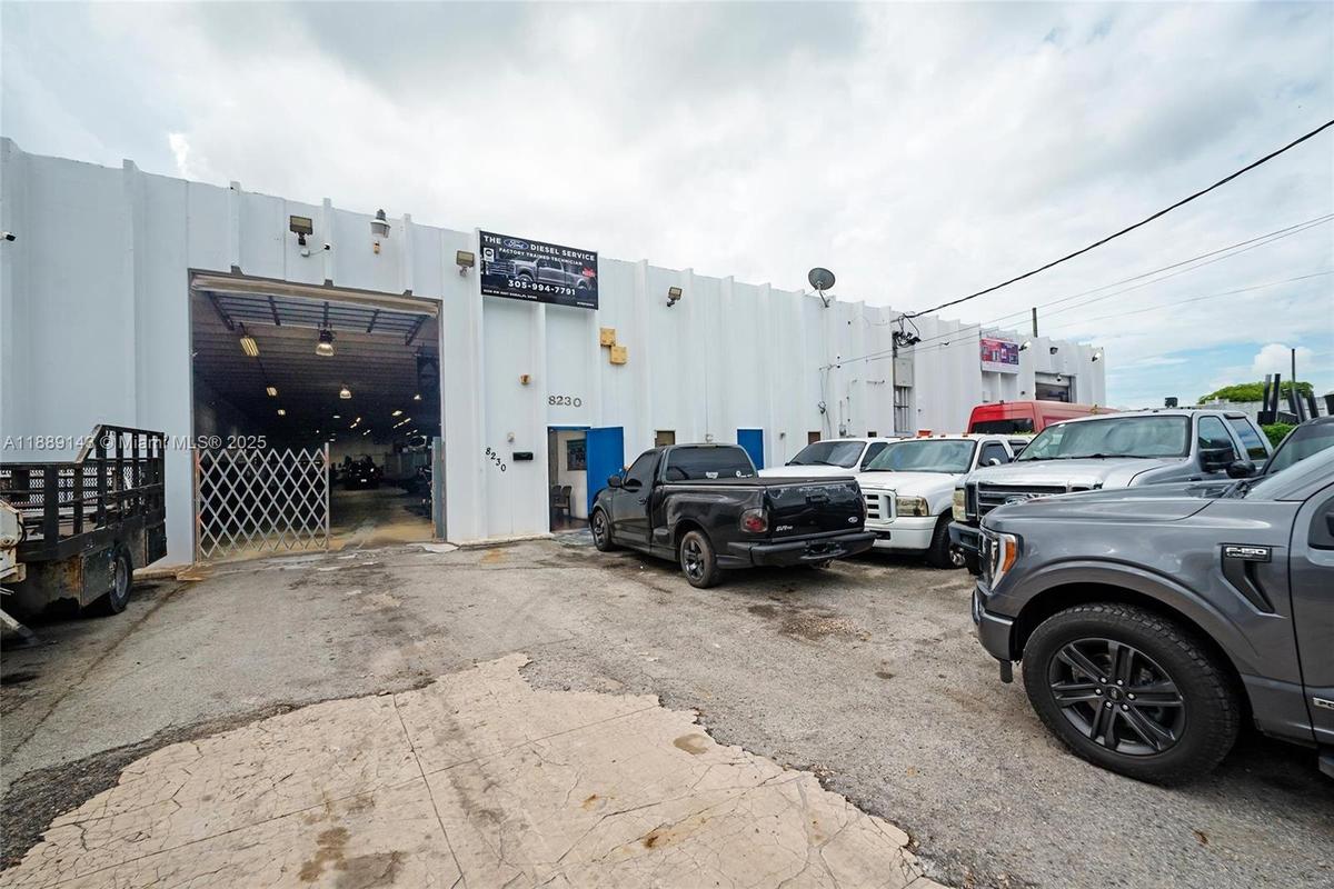 8230 NW 56 St