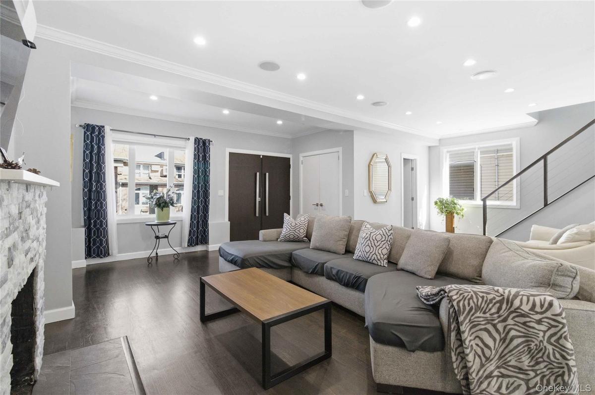 molding, and recessed lighting