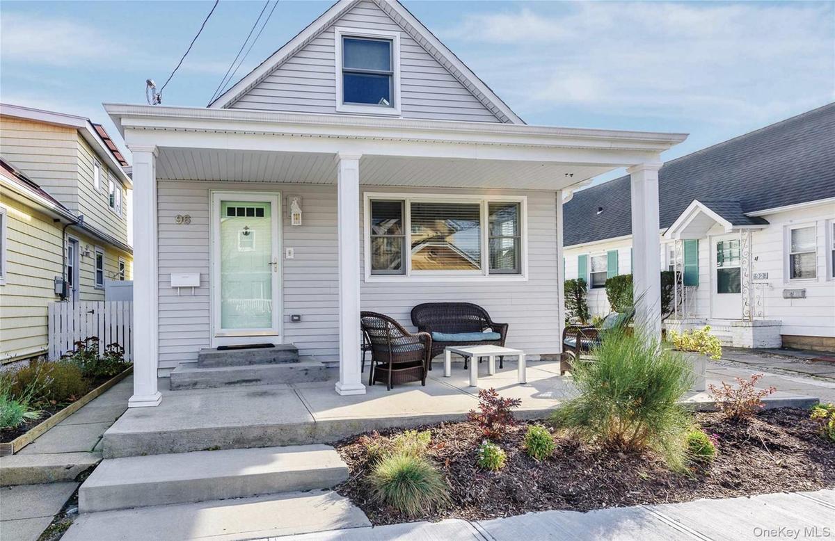 View of front of home with covered porch