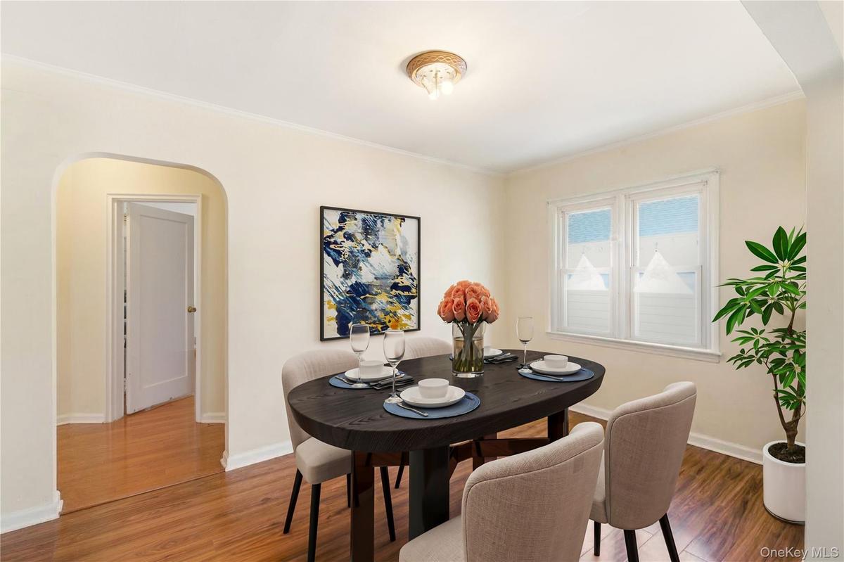 Virtual Staged Dining Room