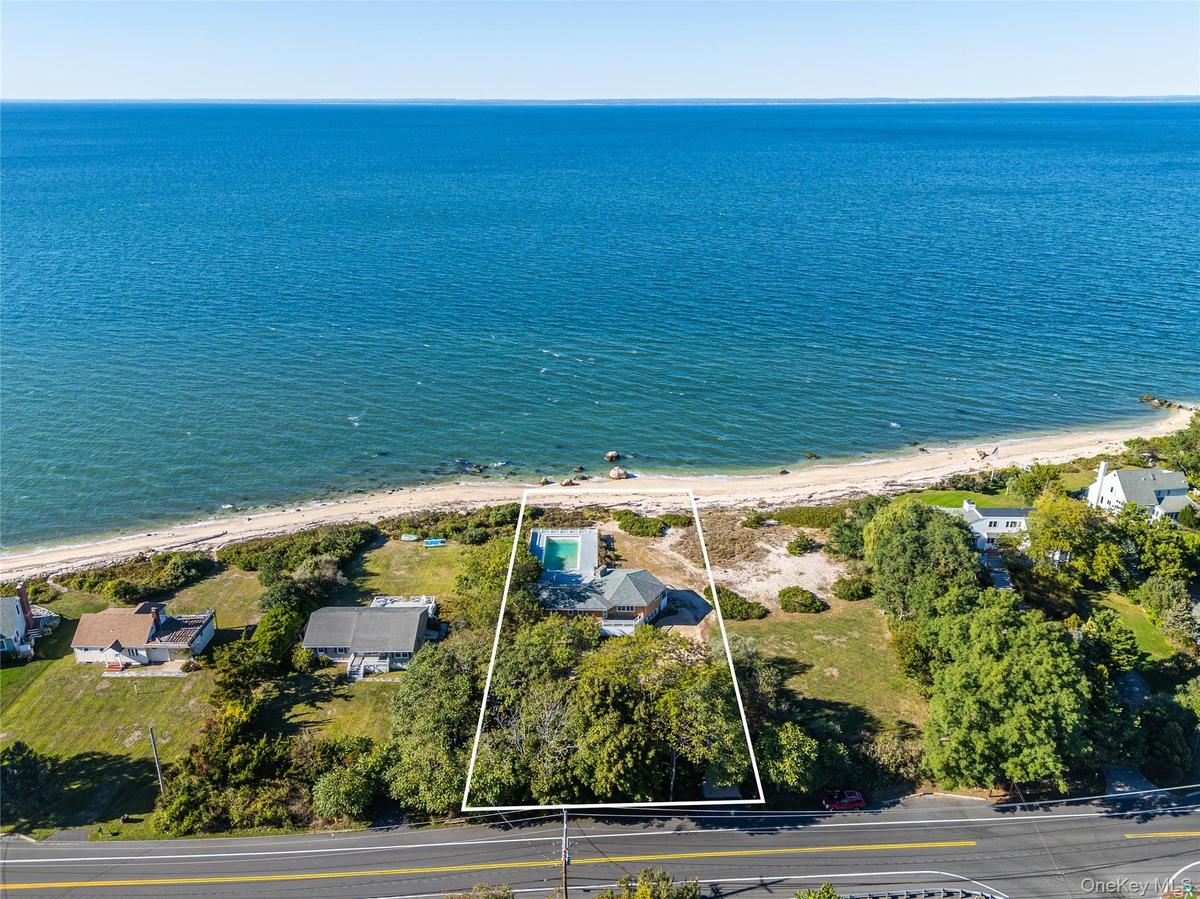 View of property location featuring expansive coastline and property boundaries highlighted