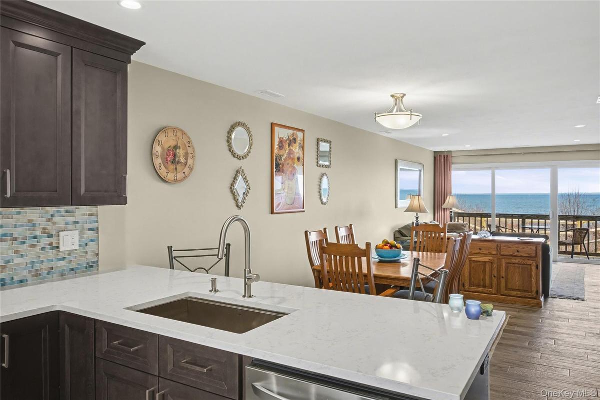 Kitchen with quartz counters, work station sink.