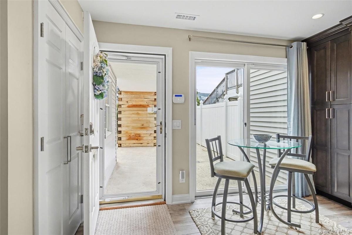 Front entry brings you to the kitchen