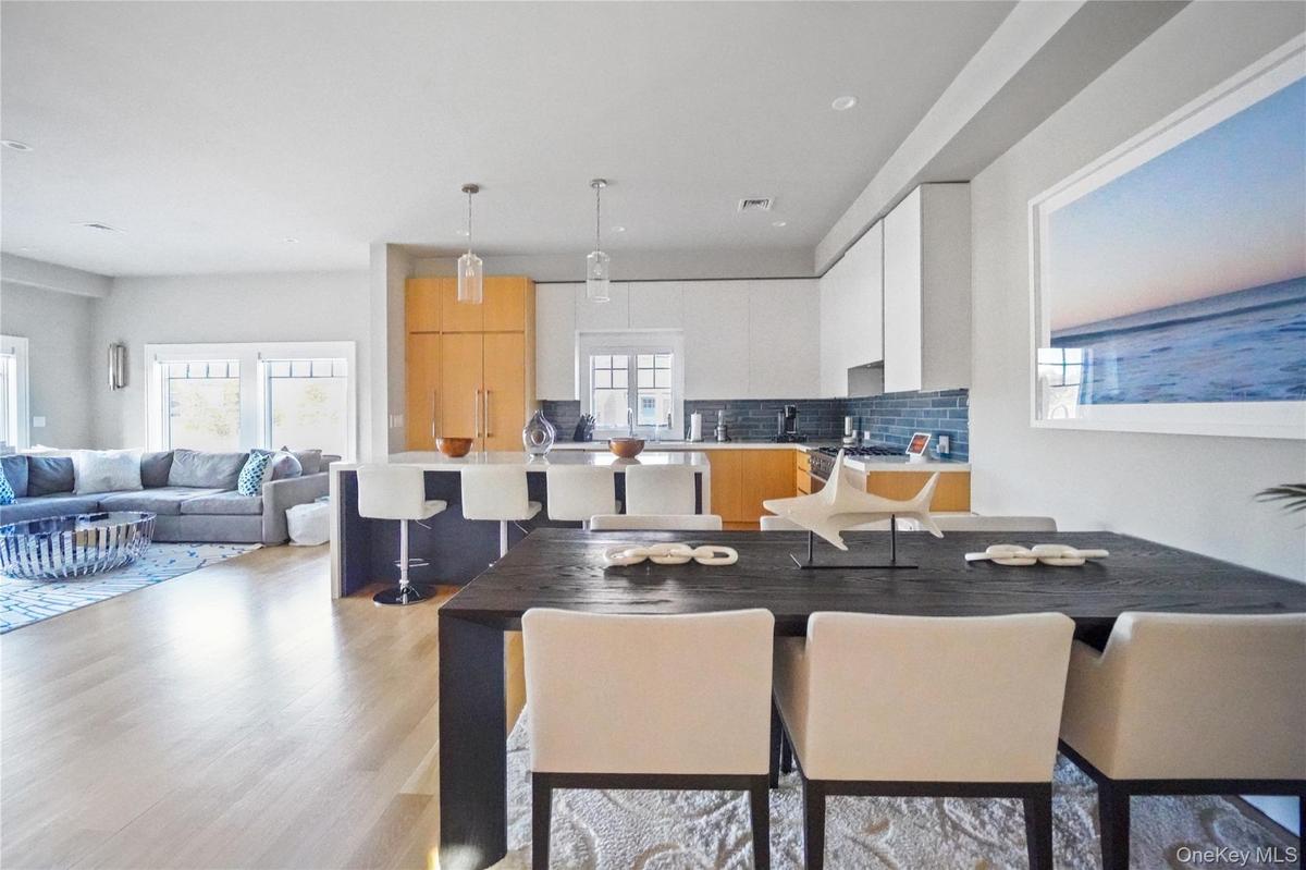 Dining/Kitchen